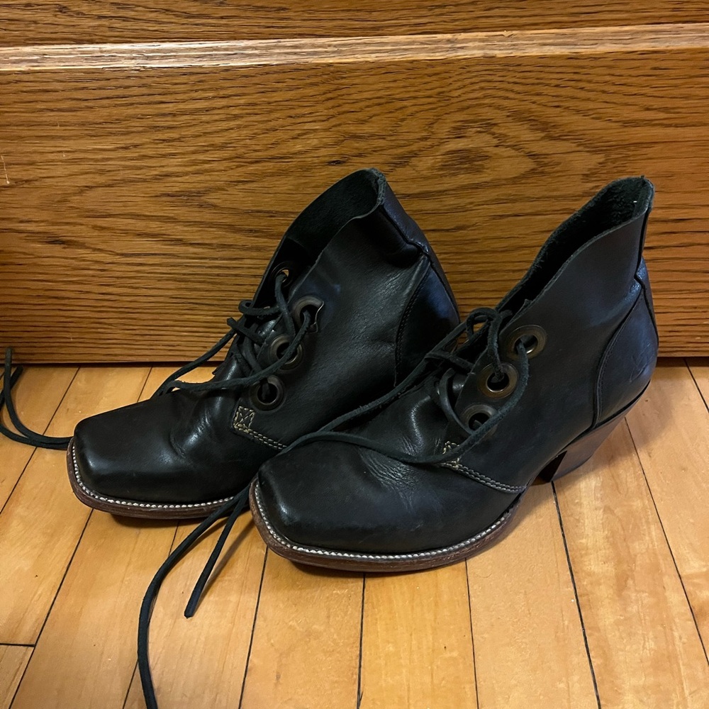 John Fluevog Black Leather Lace-Up Ankle Boots I Believe High Simon